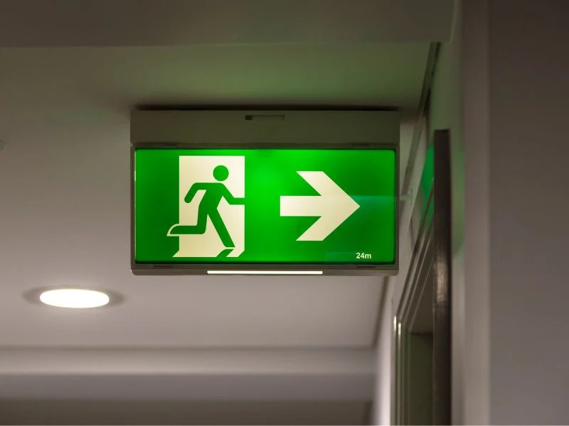 Đèn chiếu sáng khẩn cấp là một phần quan trọng trong hệ thống an ninh và an toàn của một công trình
