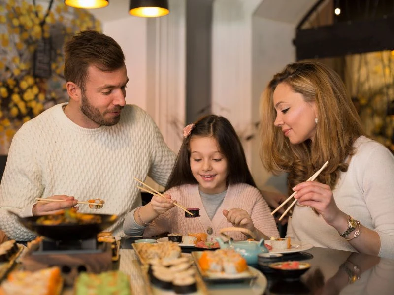 Mang lại không gian ấm áp cho mỗi bữa cơm sum họp gia đình hay buổi gặp gỡ bạn bè.