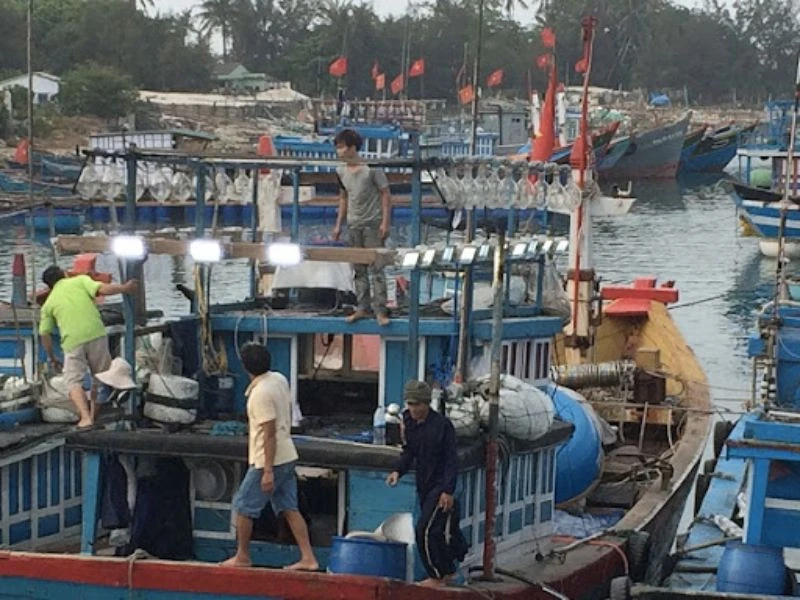 Cấp bảo vệ đạt chuẩn quốc tế và thiết kế kín chống muối biển ăn mòn giúp cho đèn tàu cá của Rạng Đông bền bỉ hơn