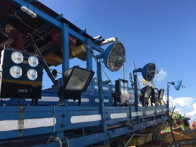 Đèn đánh cá của Rạng Đông được nhiều ngư dân yêu thích vì đem lại hiệu quả đánh bắt cao