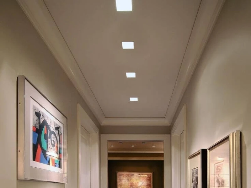 Đèn LED ốp trần hành lang cung cấp đầy đủ ánh sáng để thuận tiện cho việc di chuyển