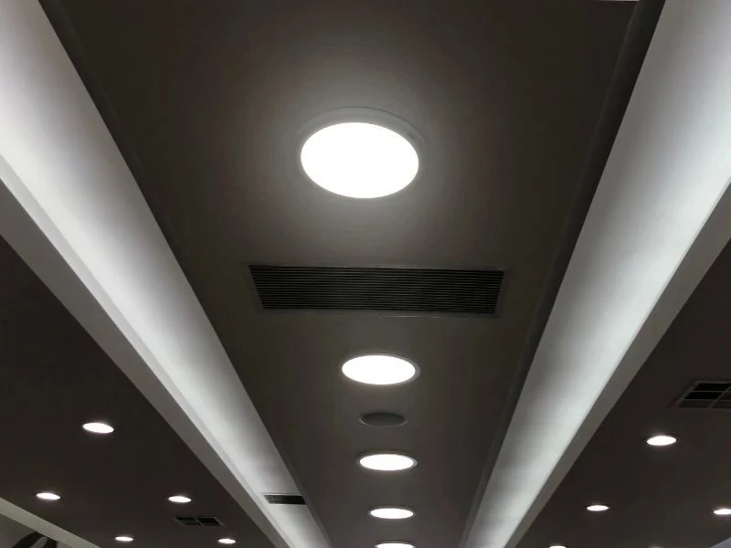 Đèn LED ốp trần là thiết bị chiếu sáng được sử dụng rộng rãi hiện nay