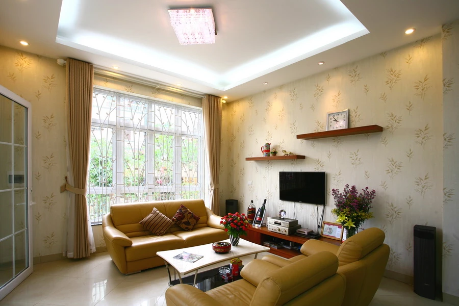 Khả năng điều chỉnh cường độ sáng giúp bạn linh hoạt thay đổi không khí phòng khách từ thư giãn, ấm cúng đến sáng rõ phục vụ các hoạt động khác nhau