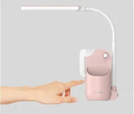 Thiết kế nhỏ gọn, trọng lượng nhẹ cùng màu sắc trang nhã giúp đèn phù hợp với nhiều không gian
