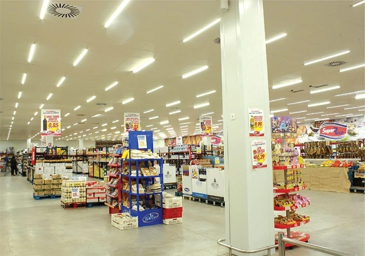 Đèn LED tube Rạng Đông trong siêu thị